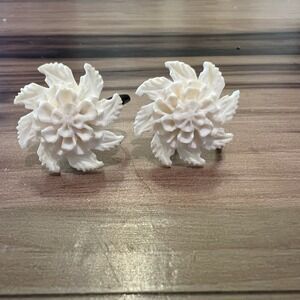 Vintage Celluloid Floral Screw On Earrings Crysanthemum Flowers (not Pierced)‎